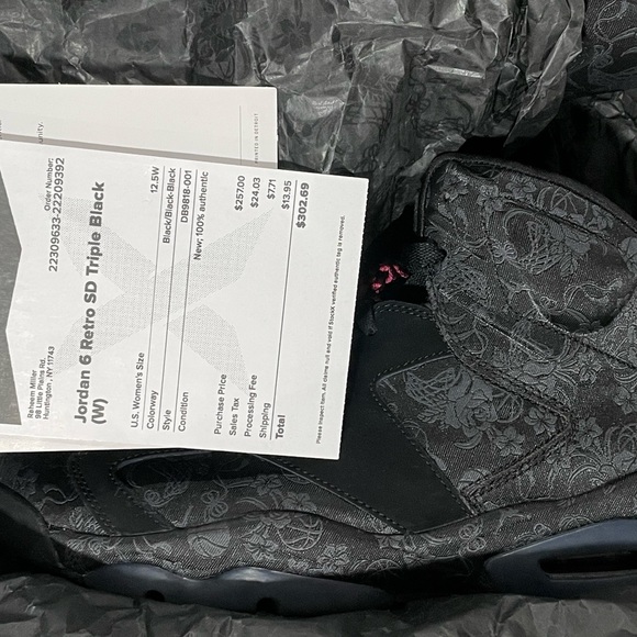 Size 12.5 women which is size 11 in men Jordan 6 “singles day”